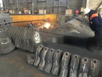 Tête de marteau en acier à haute teneur en manganèse pour concasseur à choc Parties d'usure provenant des mines d'énergie