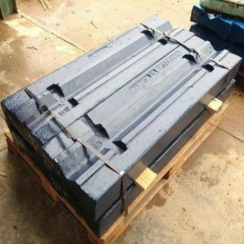 Machine de minage de pierre concasseur d'impact Parties d'usure Barre de soufflage en acier à haute teneur en manganèse