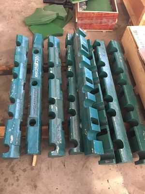 Pièces détachées de concasseur à mâchoires pour mines de minerai Plaque et siège de commutateur pour concasseur C110 Poids 145 kg