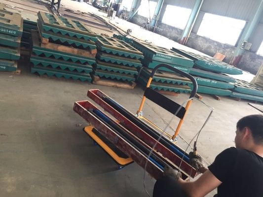 Réseau de vente dans le monde entier Parties d'usure de concasseur à mâchoires haute durabilité C96 pour machine minière