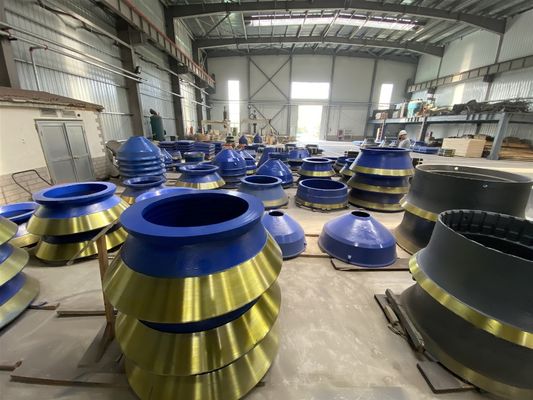 GP100 Pièces détachées de concasseur à cône Couvercle et manteau pour machine minière Poids KG 999