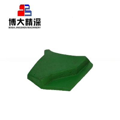 Plaque d'usure utilisée B6900 VSI pour pièces de concasseur à cône à impact d'arbre vertical dans l'extraction de minerai