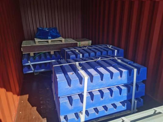 Accessoires de concasseur de pierre à plaque à mâchoire à haute teneur en manganèse pour machines minières