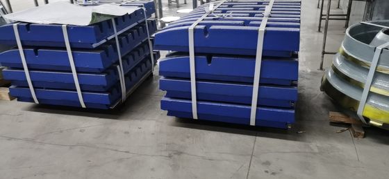 Accessoires de concasseur de pierre à plaque à mâchoire à haute teneur en manganèse pour machines minières