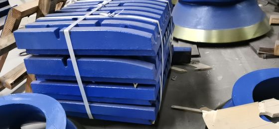 Accessoires de concasseur de pierre à plaque à mâchoire à haute teneur en manganèse pour machines minières