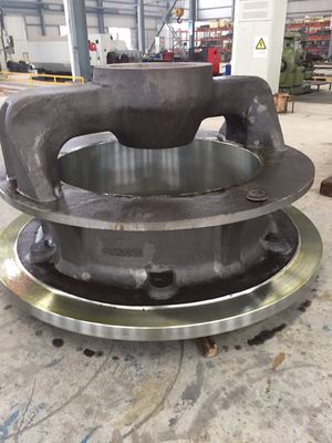 Forgeage d'usinage cadre inférieur pour GP500S concasseur à cône utilisé dans le processus d'extraction de minerai